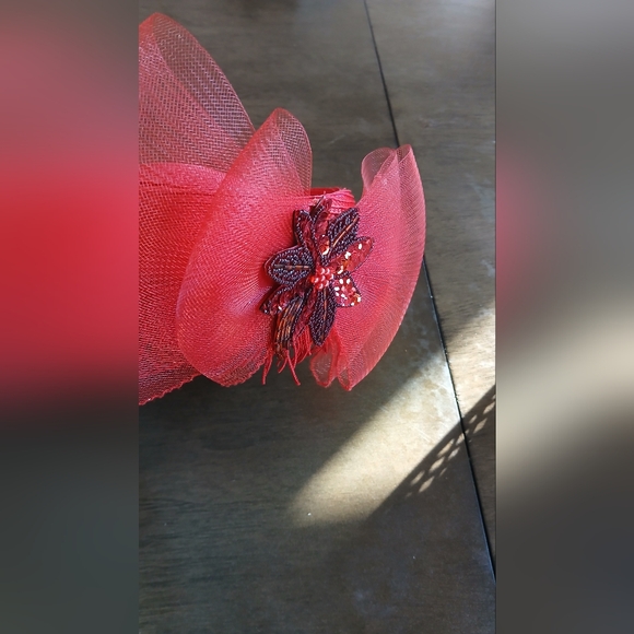 Vintage Woman’s Red Rose Cocktail Fascinator Pillbox Hat Millinery Netting Bow - Picture 11 of 11